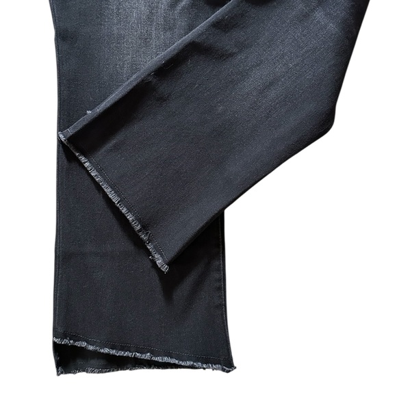 CABI style #4519 black High - Low crop stretch jeans size
12 - NWOT! - Picture 8 of 10